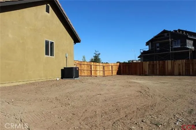 Generous side yard