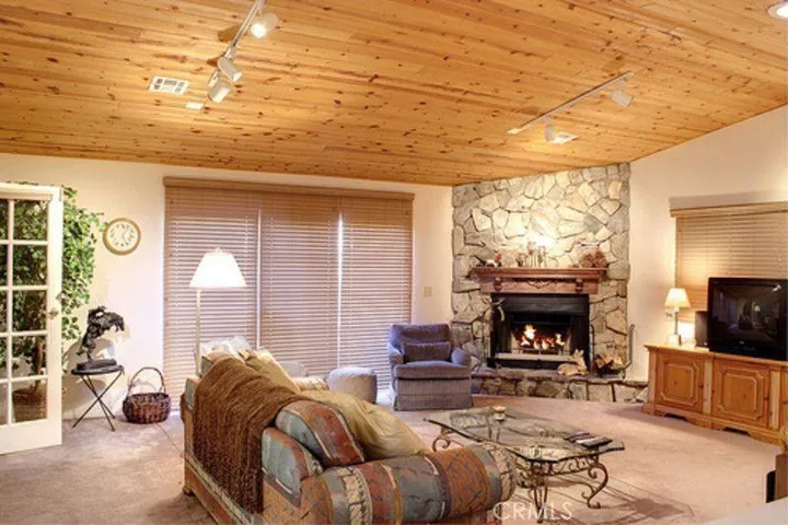 1359 La Crescenta Drive, Big Bear, California 92314