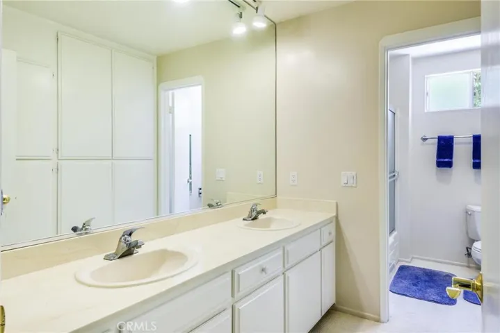 Full bath is located between bedrooms 1 and 2