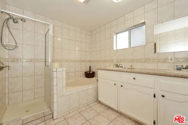 Master suite separate tub