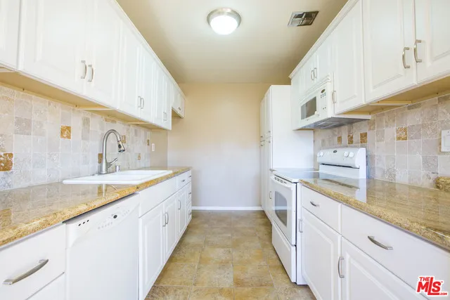 5400 Newcastle Avenue 46, Encino, California 91316