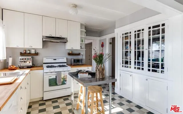 564 Meridian Terrace, Los Angeles, California 90042