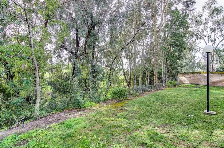 I'll say it again, because this is the quiet life indeed: Privacy and Greenery all around...