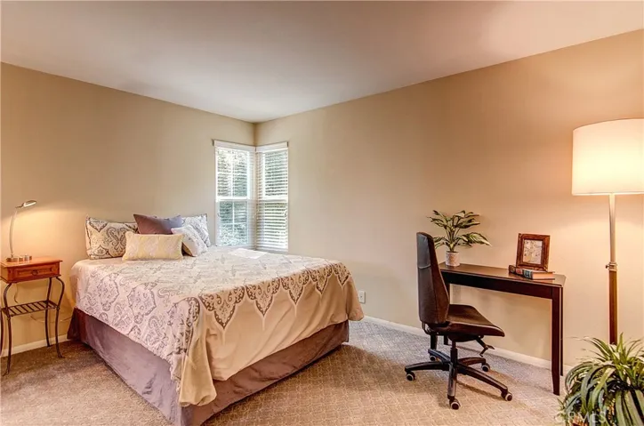 Ahh, Relax and unwind in one of TWO Master Suites, (and this is not even the main one!). Look at the sumptuous Brand NEW Carpet.