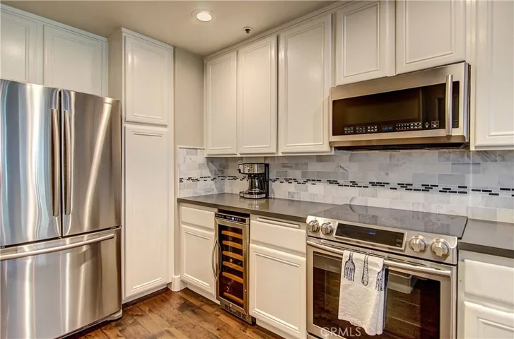 Gorgeous appliances set the tone.