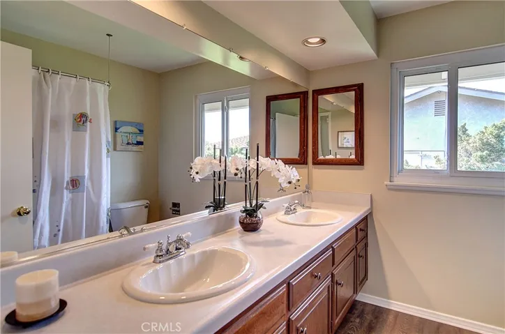 Roomy hall bath offers tons of space and dual sink vanity.