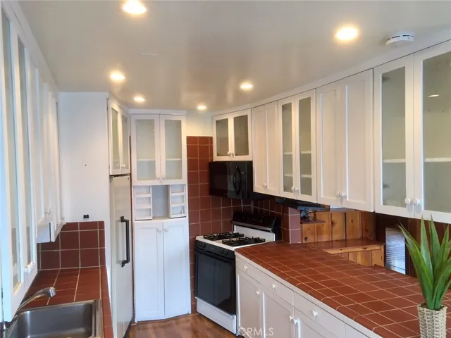 16962 9th St, Sunset Beach, California 90742