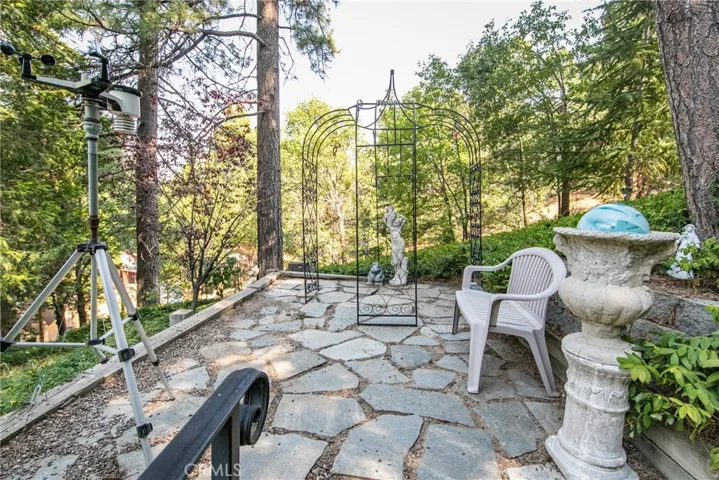 620 Acacia Drive, Crestline, California 92325
