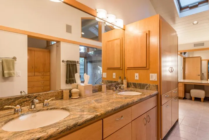 11525 Old Ranch Lane, Los Altos Hills, California 94024