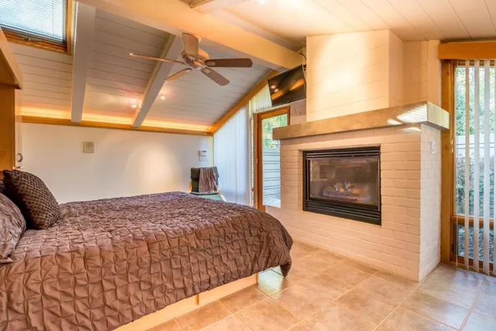 11525 Old Ranch Lane, Los Altos Hills, California 94024