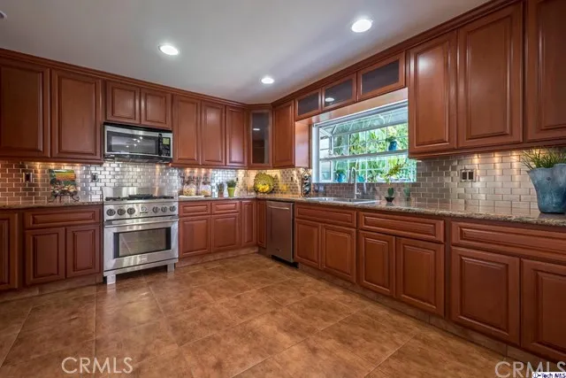 2505 Lambert Drive, Pasadena, California 91107