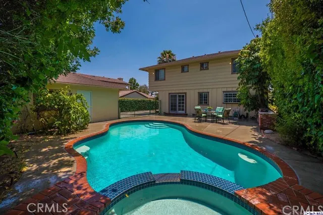 2505 Lambert Drive, Pasadena, California 91107