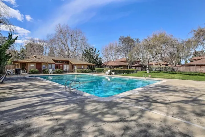 236 E Red Oak Drive P, Sunnyvale, California 94086