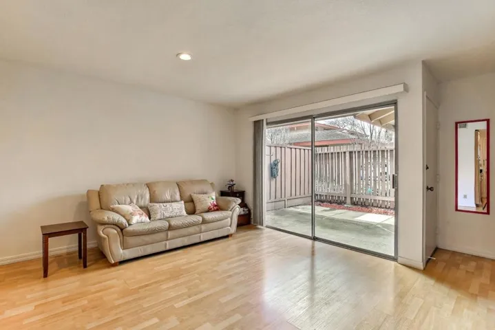 236 E Red Oak Drive P, Sunnyvale, California 94086
