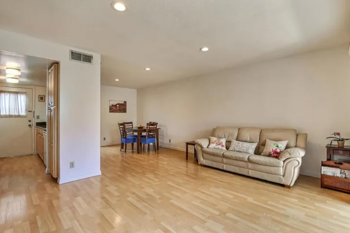 236 E Red Oak Drive P, Sunnyvale, California 94086