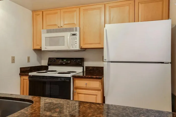 236 E Red Oak Drive P, Sunnyvale, California 94086