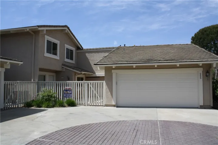 Great location with beautiful sweeping views of ocean, city lights and sunsets!