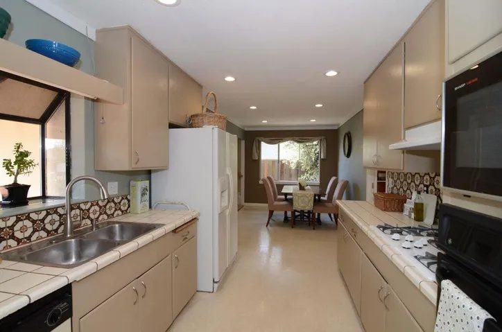 650 Hudson Drive, Santa Clara, California 95051