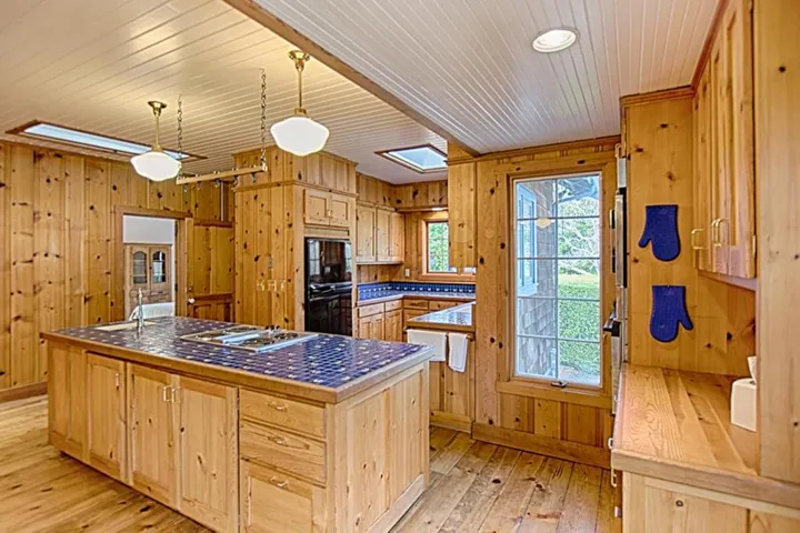 495 Larsen Road, Aptos, California 95003