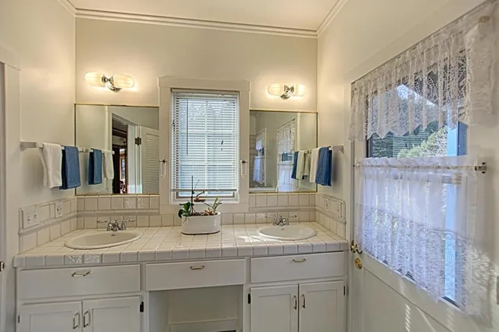 495 Larsen Road, Aptos, California 95003