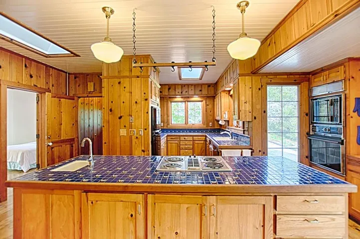 495 Larsen Road, Aptos, California 95003