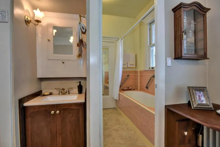 260 High Street 206, Santa Cruz, California 95060
