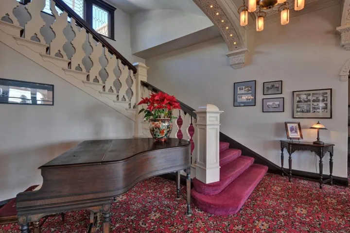 260 High Street 206, Santa Cruz, California 95060