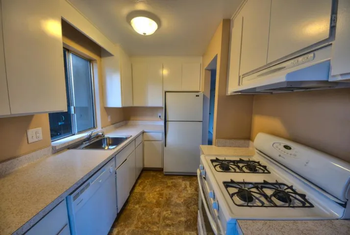 198 Ada Avenue, Mountain View, California 94043