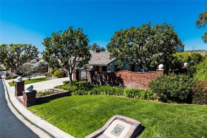 5627 E Crest De Ville Avenue E, Orange, California 92867