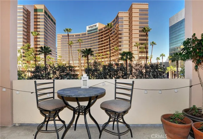 Welcome Home!!! Your new home in the city will make you feel like you are always on vacation!