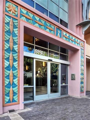 Gorgeous entrance to the Aqua Towers.  Just steps to the water, Long Beach Aquarium, bars, restaurants and shops.