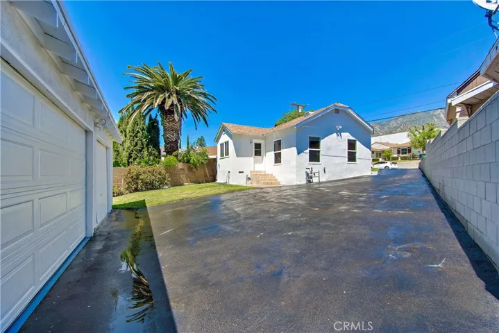 3026 Community Avenue, La Crescenta, California 91214
