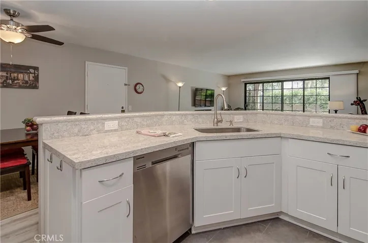 Plenty of prep space for the gourmet cook in you.