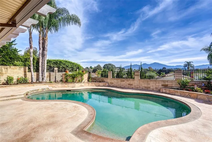 Views of Saddleback mountain from the wet bar!