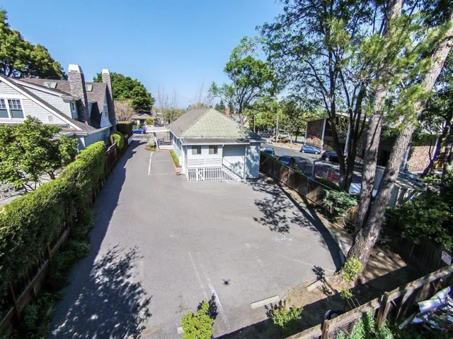 221 Almendra Avenue, Los Gatos, California 95030