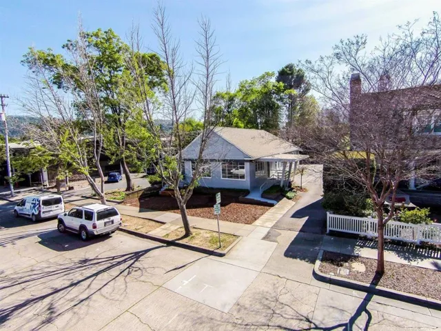 221 Almendra Avenue, Los Gatos, California 95030