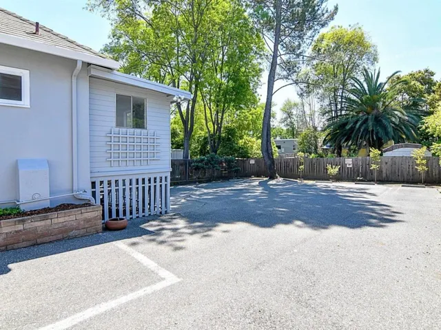 221 Almendra Avenue, Los Gatos, California 95030
