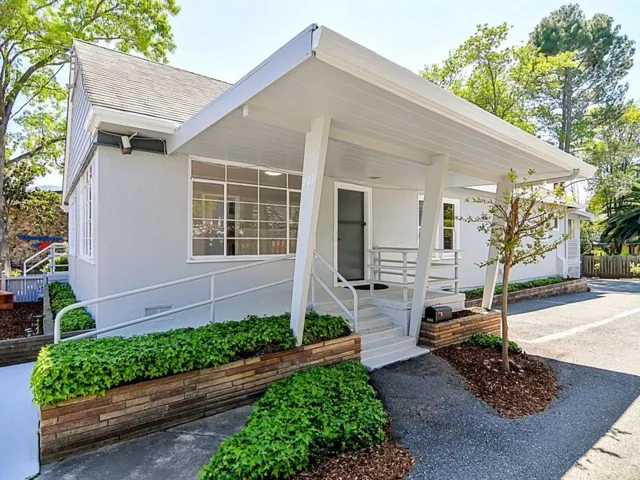 221 Almendra Avenue, Los Gatos, California 95030