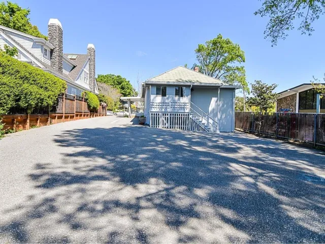 221 Almendra Avenue, Los Gatos, California 95030