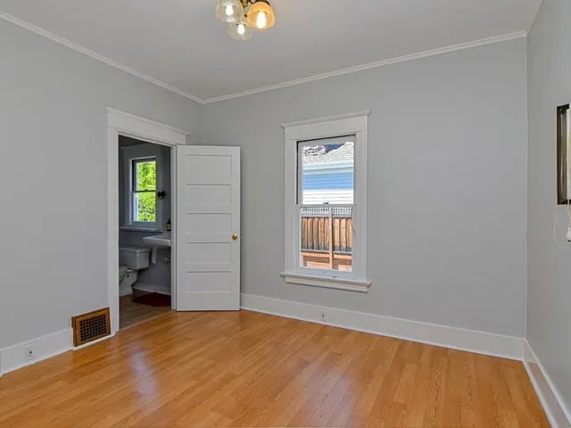 221 Almendra Avenue, Los Gatos, California 95030