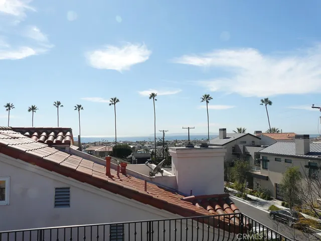 Ocean view from large roof top deck!