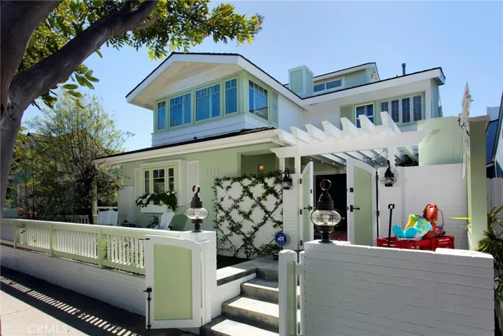 2111 E Ocean Boulevard E, Newport Beach, California 92661