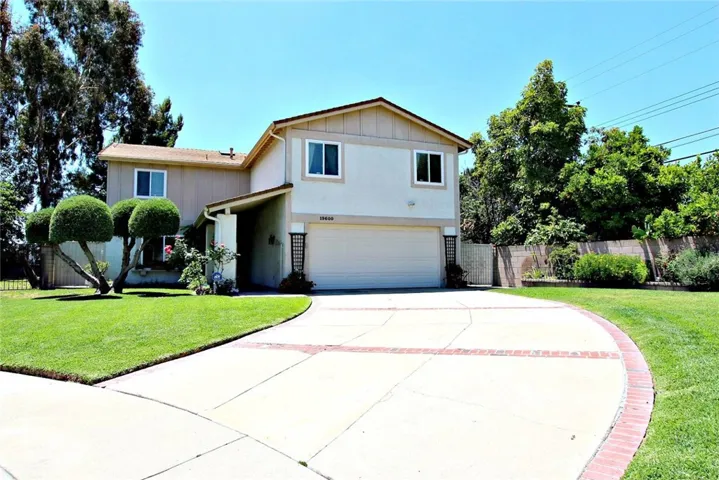 Last unit in the cul-de-sac which offers big front yard and long drive way.