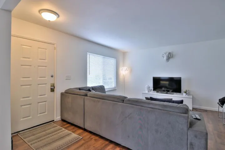 1883 Cherokee Drive 3, Salinas, California 93906