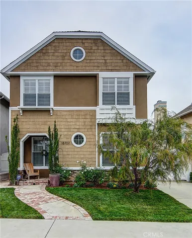 Welcome home to Cape Cod Style!
