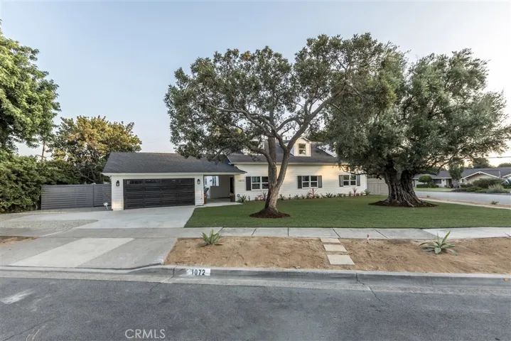 1072 Triumphal Way, North Tustin, California 92705