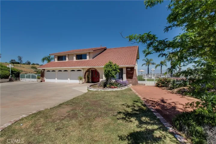 17655 Mockingbird Hill Circle, Riverside, California 92504