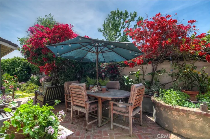 Plenty of room for Alfresco dining and relaxing.
