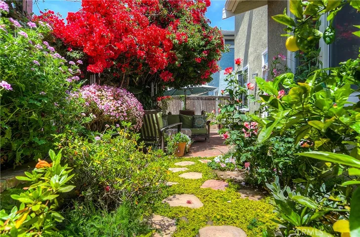Stepping stones make for easy transition to the side yard. (Both side yards are extra wide AND have gates that access the front!)