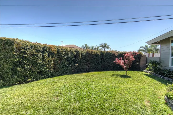 Oh So  PRIVATE  front lawn area thanks to this mature easy care hedge.
